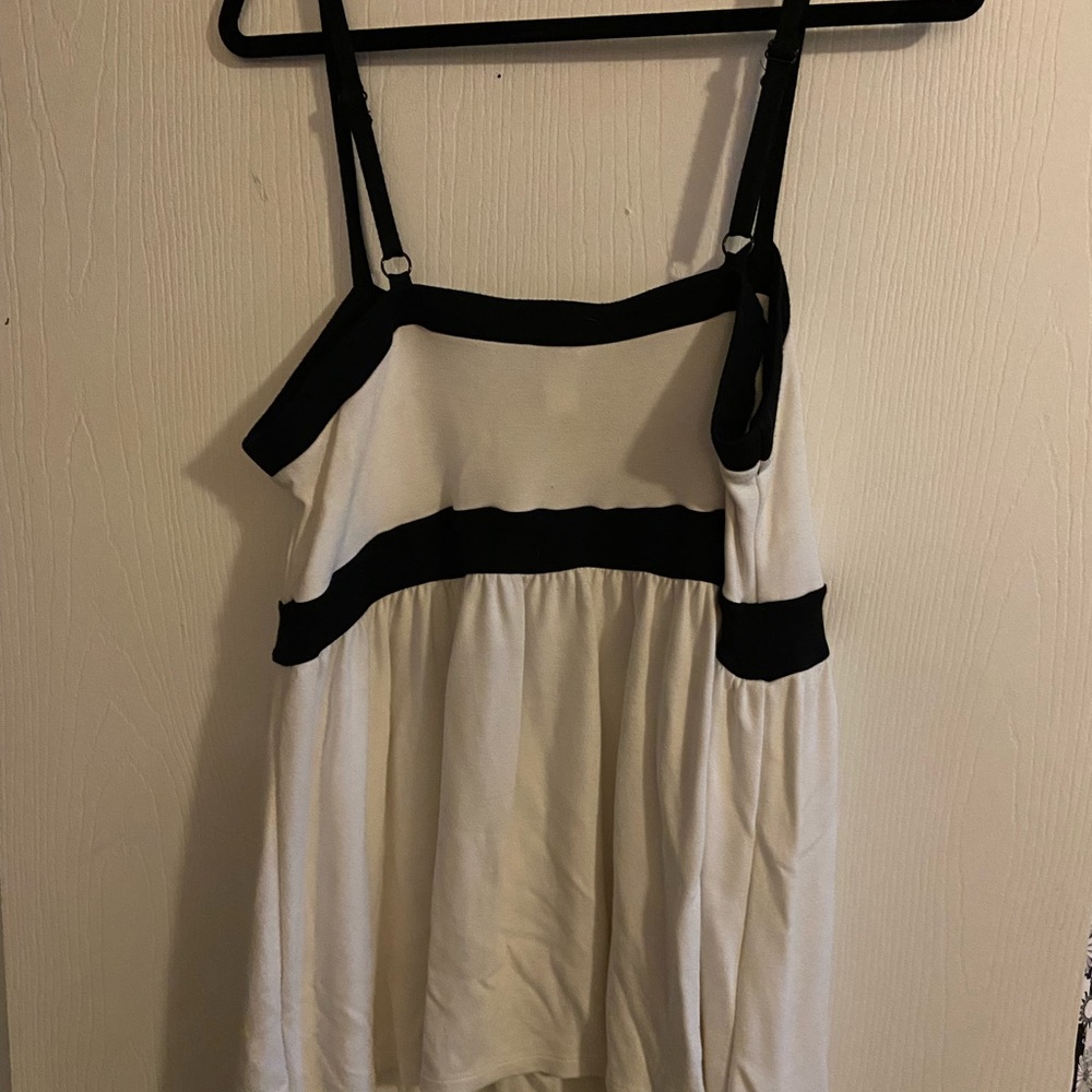 Torrid tank - Picture 4 of 5